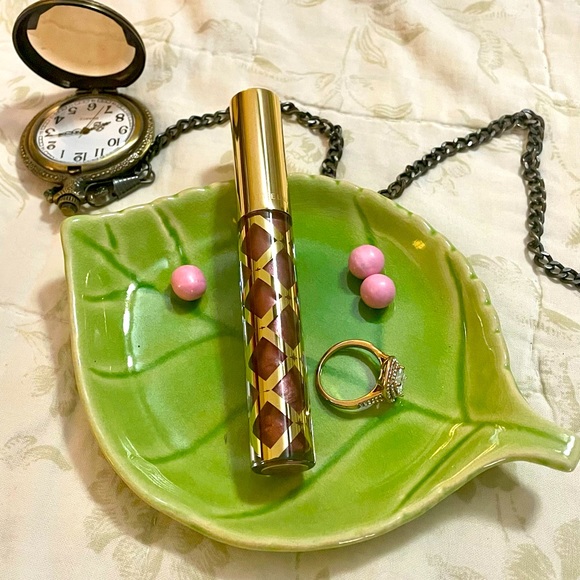 Estée Lauder Pure Color Envy
Kissable Lip Shine in Flash Fire - Picture 4 of 7